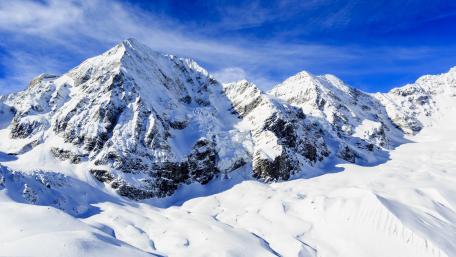 Snowy Mountain Majesty in 5K Clarity wallpaper