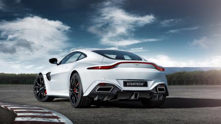 Sleek Aston Martin Vantage in Stunning 5K Wallpaper wallpaper