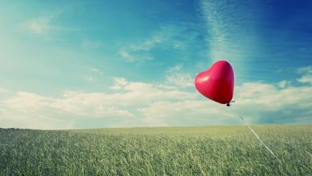 Red heart balloon wallpaper