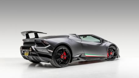 Ultimate Lamborghini Huracan Wallpaper for Car Enthusiasts wallpaper