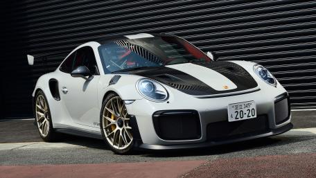 Sleek Elegance of Porsche 911 GT2 wallpaper