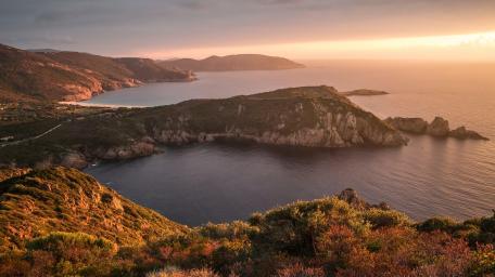 Spectacular Coastal Serenity at Sunrise wallpaper