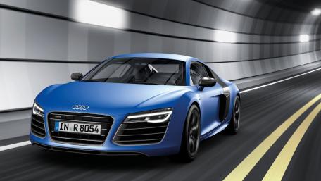 Audi R8 in Motion Through the Tunnel wallpaper