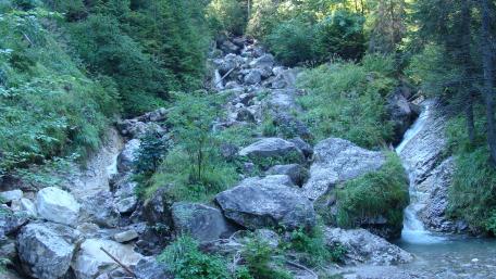 Serene Mountain Riverbed Scene wallpaper