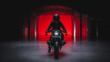 Rider in Red Ambiance wallpaper