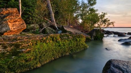 Tranquil Shoreline at Sunset wallpaper