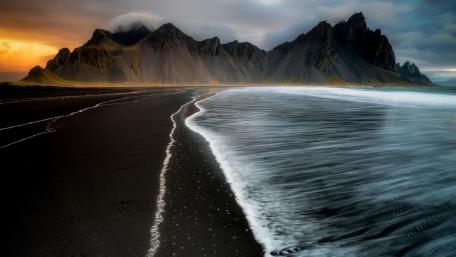 Vestrahorn Mountains wallpaper