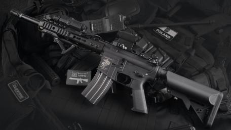 Suit poland guns wallpaper