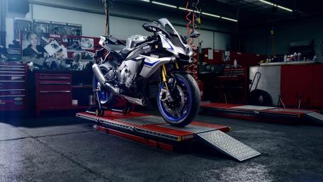 Yamaha Thrills in the Workshop wallpaper
