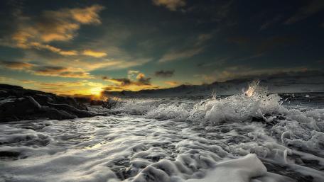 Majestic Foamy Waves at Sunset wallpaper