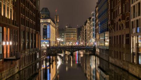 Hamburg by night wallpaper