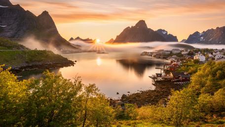 Foggy Reine, Norway wallpaper