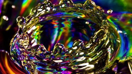 Vibrant Liquid Harmony in Motion wallpaper