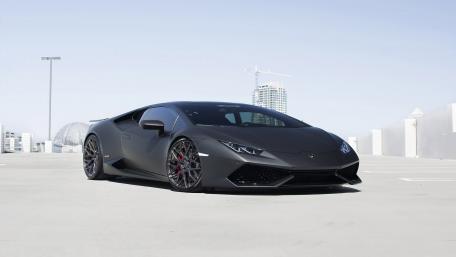 Lamborghini Huracan Urban Elegance wallpaper