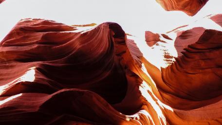 Majestic Red Rock Formations in Nature's Embrace wallpaper