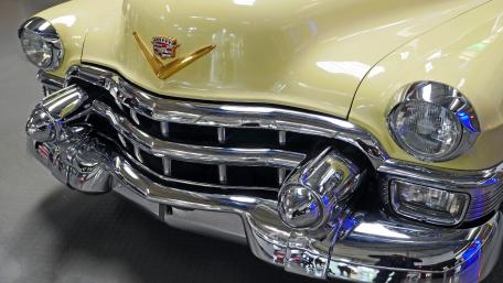 Classic Cadillac Grille in Vintage Style Shine wallpaper