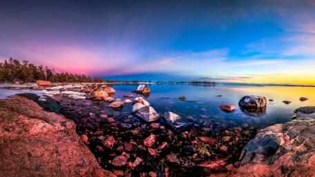 Tranquil Shoreline at Dusk wallpaper
