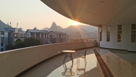 Serene Sunset Over Guilin Cityscape wallpaper