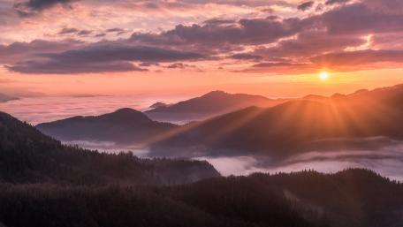 Hazy mountain sunrise wallpaper
