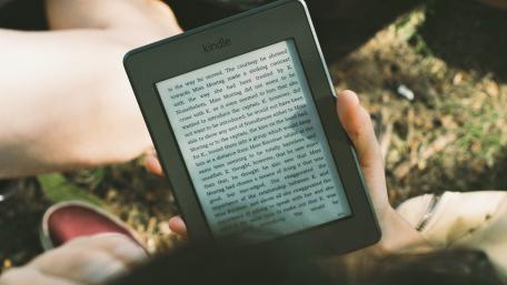 Joy of e-reader wallpaper