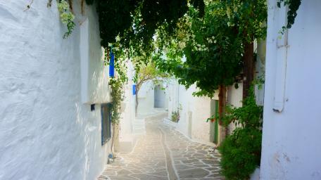 City alley in Paros wallpaper