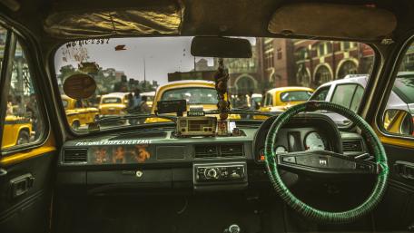City bustle in Kolkata wallpaper