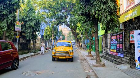 City alley in Kolkata wallpaper