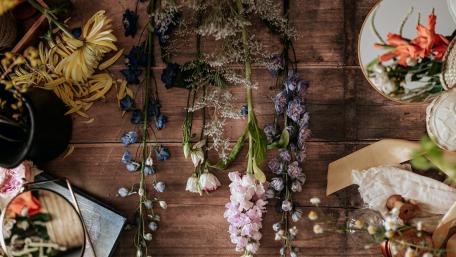 Vibrant Floral Arrangement on Wood Planks wallpaper