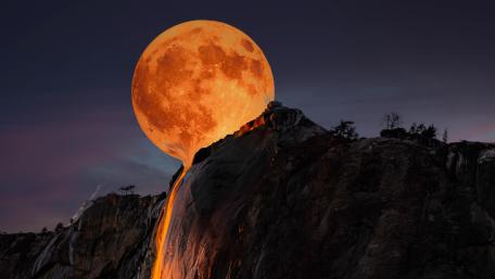 Full moon over the Horsetail Fall wallpaper
