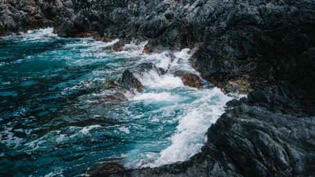 Waves at cliff wallpaper