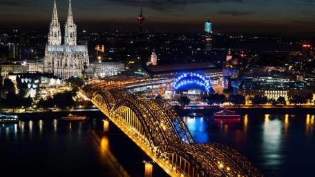 The Hohenzollern Bridge and the Cologne Cathedral by night wallpaper