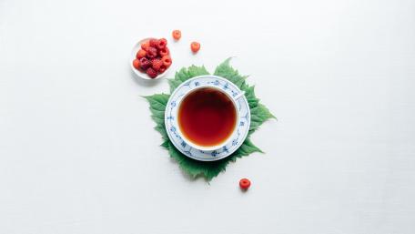 Refreshing Raspberry Tea Experience with Nature's Touch wallpaper
