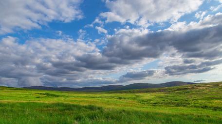 Rolling Hills Under Expansive Skies wallpaper