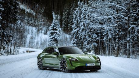 2022 Porsche Taycan Sport Turismo wallpaper