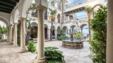 Charming Courtyard Oasis in Urban Setting wallpaper