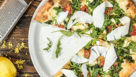 Delicious Vegetable Pizza on a Plate with Fresh Ingredients wallpaper