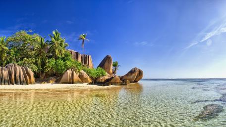 Seychelles Serenity: La Digue Island Oasis wallpaper
