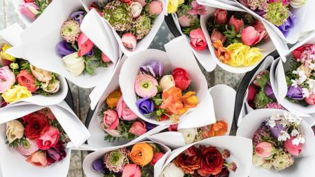 Vibrant Floral Bouquets for Your Screen Wallpaper wallpaper
