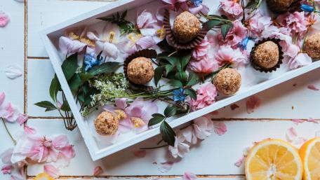 Delightful Dessert Platter with Floral Accents wallpaper