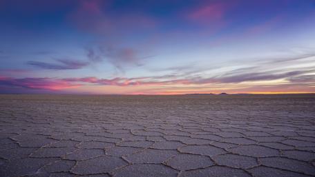 Uyuni Salt Flat in Bolivia wallpaper