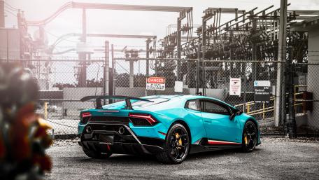 Lamborghini Huracan Performante in Urban Setting wallpaper