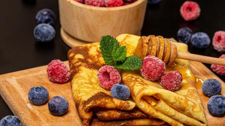 Delicious Pancakes with Fresh Berries and Honey Treats wallpaper