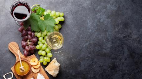 Fresh Grapes and Elegant Table Settings for Culinary Inspiration wallpaper