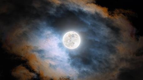 Luminous Full Moon amidst Cloudy Sky wallpaper