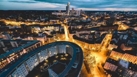 Vibrant Cityscape at Dusk in 8K Resolution wallpaper