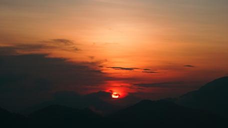 Serene Mountain Sunset View wallpaper