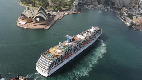 Sydney Harbor Beauty with Cruise Ship Viewpoint wallpaper