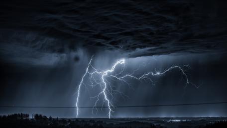 Majestic Stormy Lightning Show wallpaper