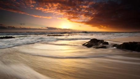 Serene Sunset Over Calm Waves wallpaper