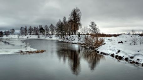 Winter Serenity by the Riverbank wallpaper